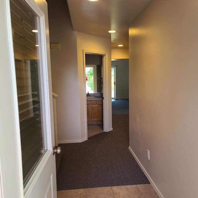 Building Photo - 214 Quinella St