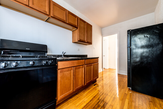 Kitchen - 8057 S Laflin Ave