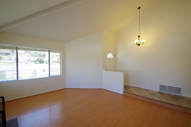 Foto del edificio - 10035 Owensmouth Ave
