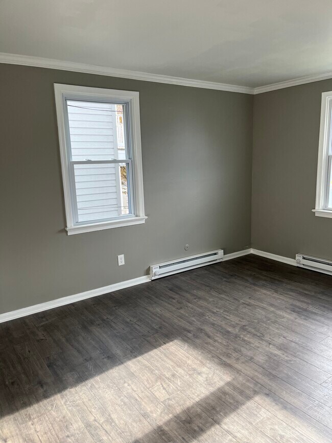 Bedroom - 201 N Hamilton St