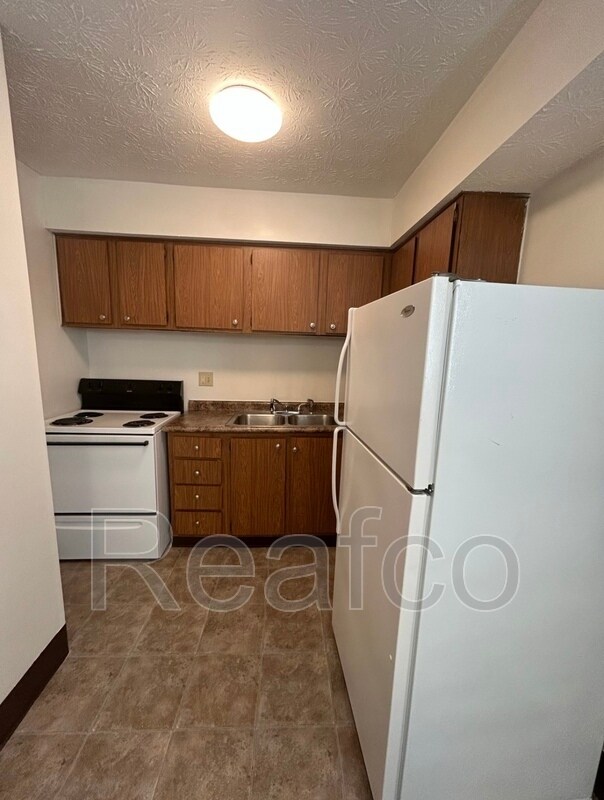 Building Photo - 1588 Harvester Ln