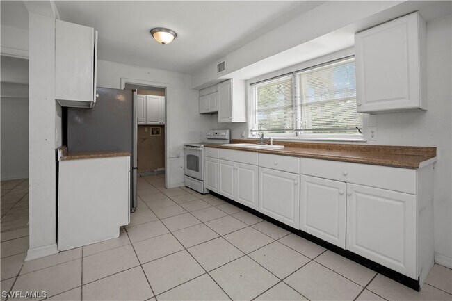 Building Photo - 8396 Sevigny Dr