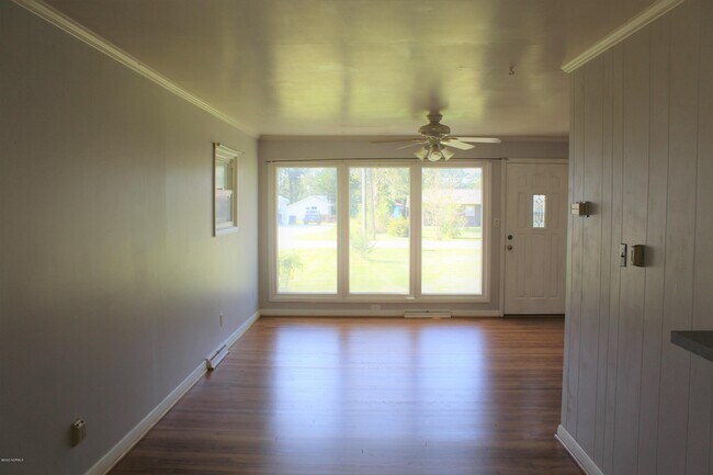 Building Photo - 2526 E Forest Dr
