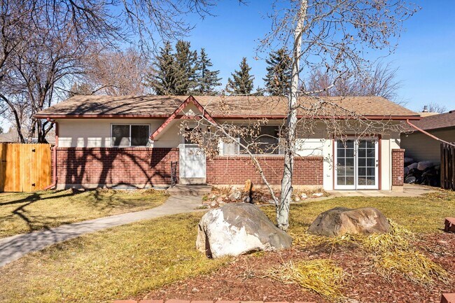 Foto del edificio - Updated 4 Bedroom Home in South College Heights