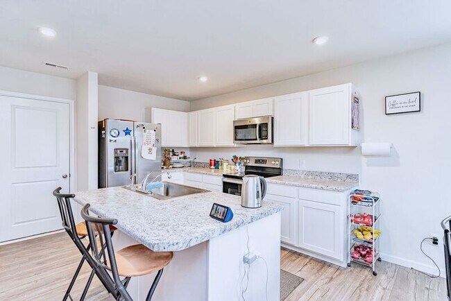 Building Photo - 822 Purcell Dr