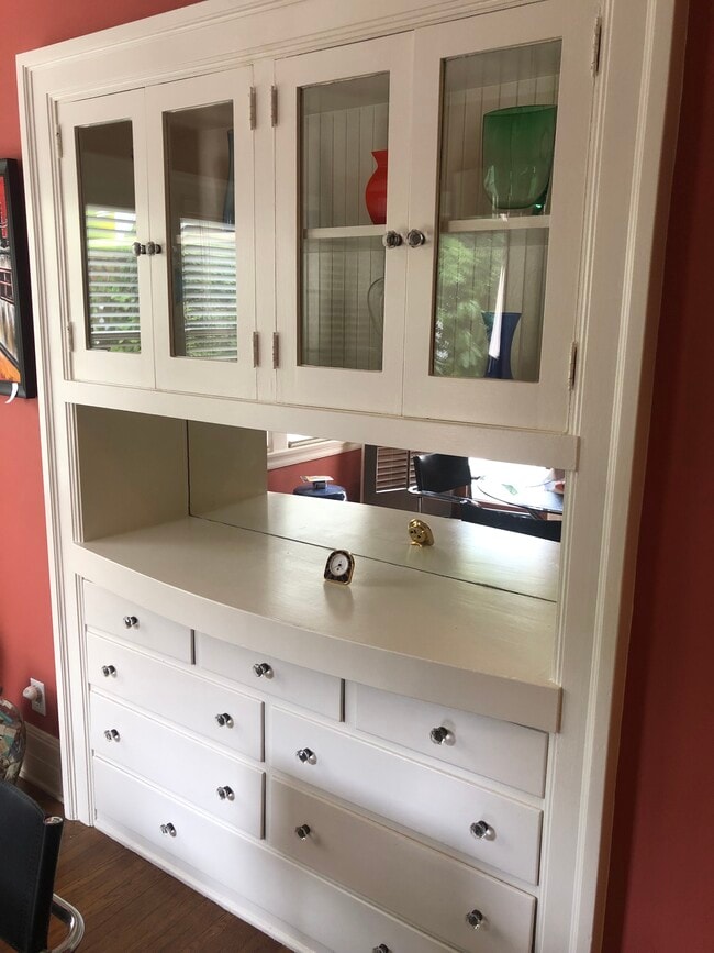 Period built-in - 1959 N Catalina St