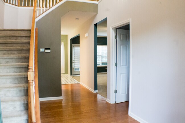 Foto del edificio - 140 Grove Ln S