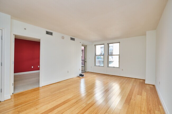 Foto del edificio - 915 E St NW