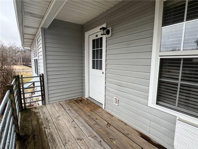 Building Photo - 806 W Tahlequah St