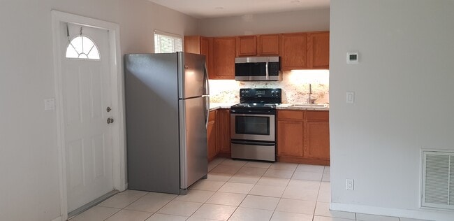 Building Photo - 818 Tequesta St