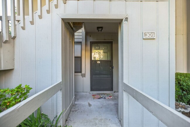 Foto del edificio - 301 Abbey Cir