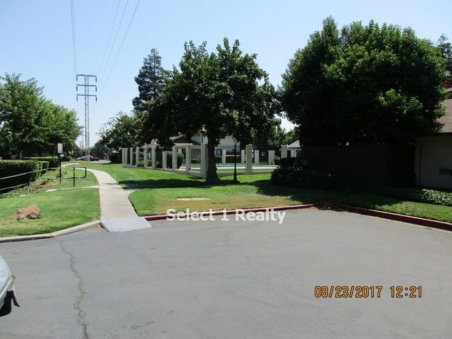 Foto del edificio - 1707 Mahogany Way
