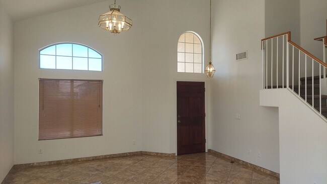 Foto del edificio - GORGEOUS GLENDALE HOME!