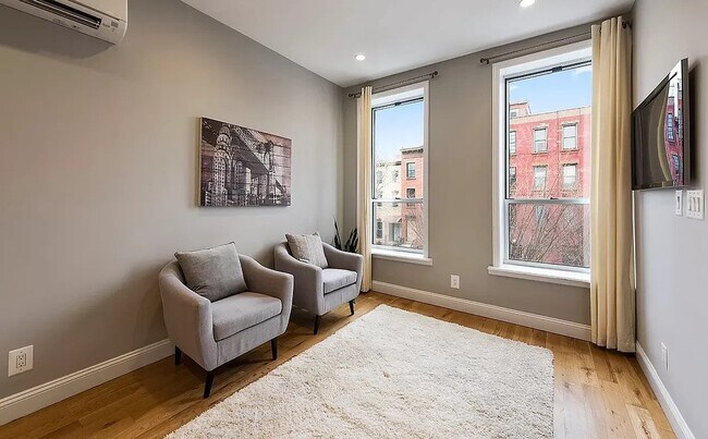 Foto del edificio - 936A Lafayette Ave