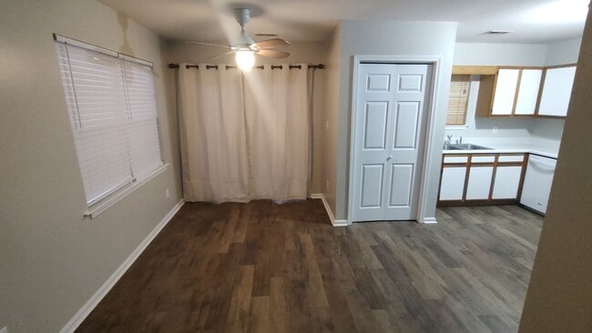 Foto del edificio - 90 Century Ct