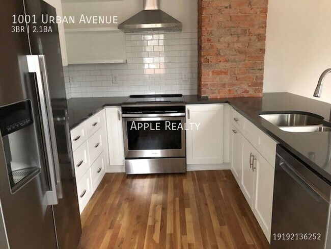 Photo - 1001 Urban St House