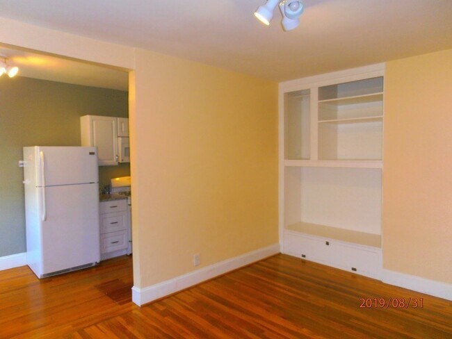 Building Photo - 48 Linnaean St