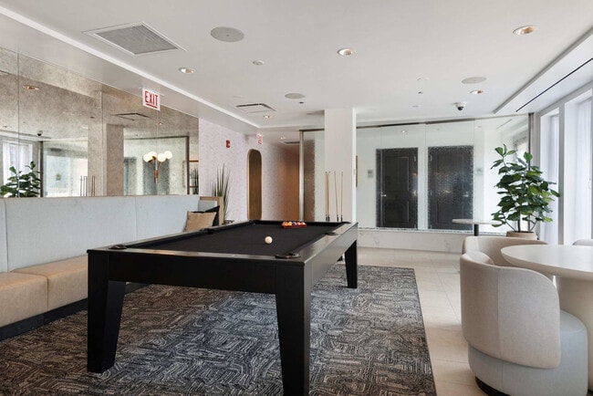 Foto del edificio - 45 E Chicago Ave