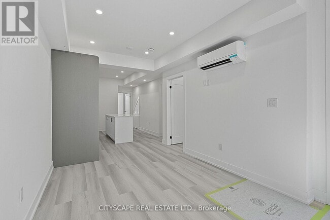 Building Photo - 587 Oakwood Ave