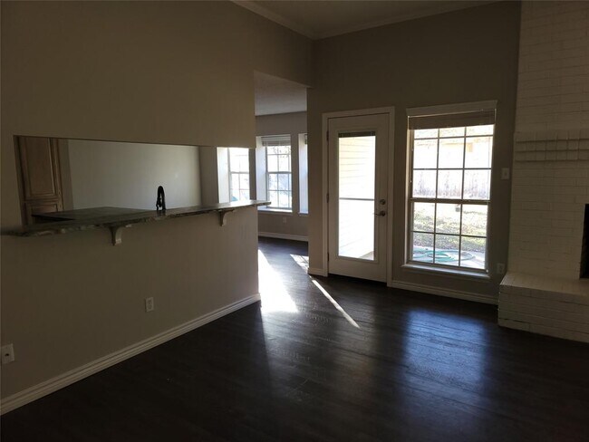 Building Photo - 1518 Newcastle Dr