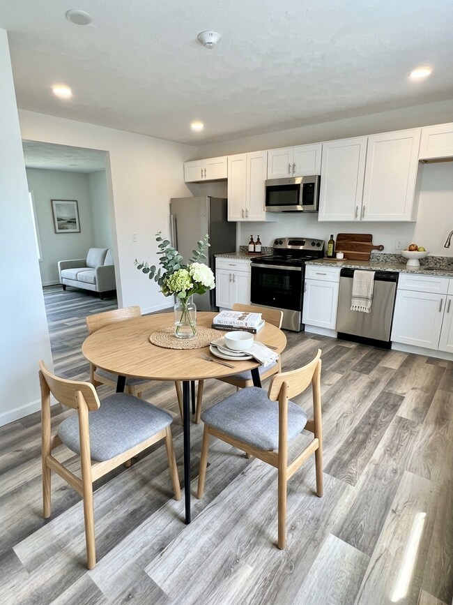 Building Photo - Brookside