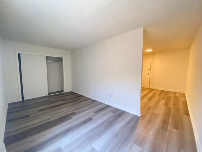 Foto del edificio - 943 Elden Ave