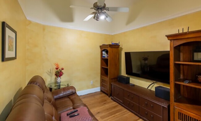 Building Photo - 10746 Oak Bend Way