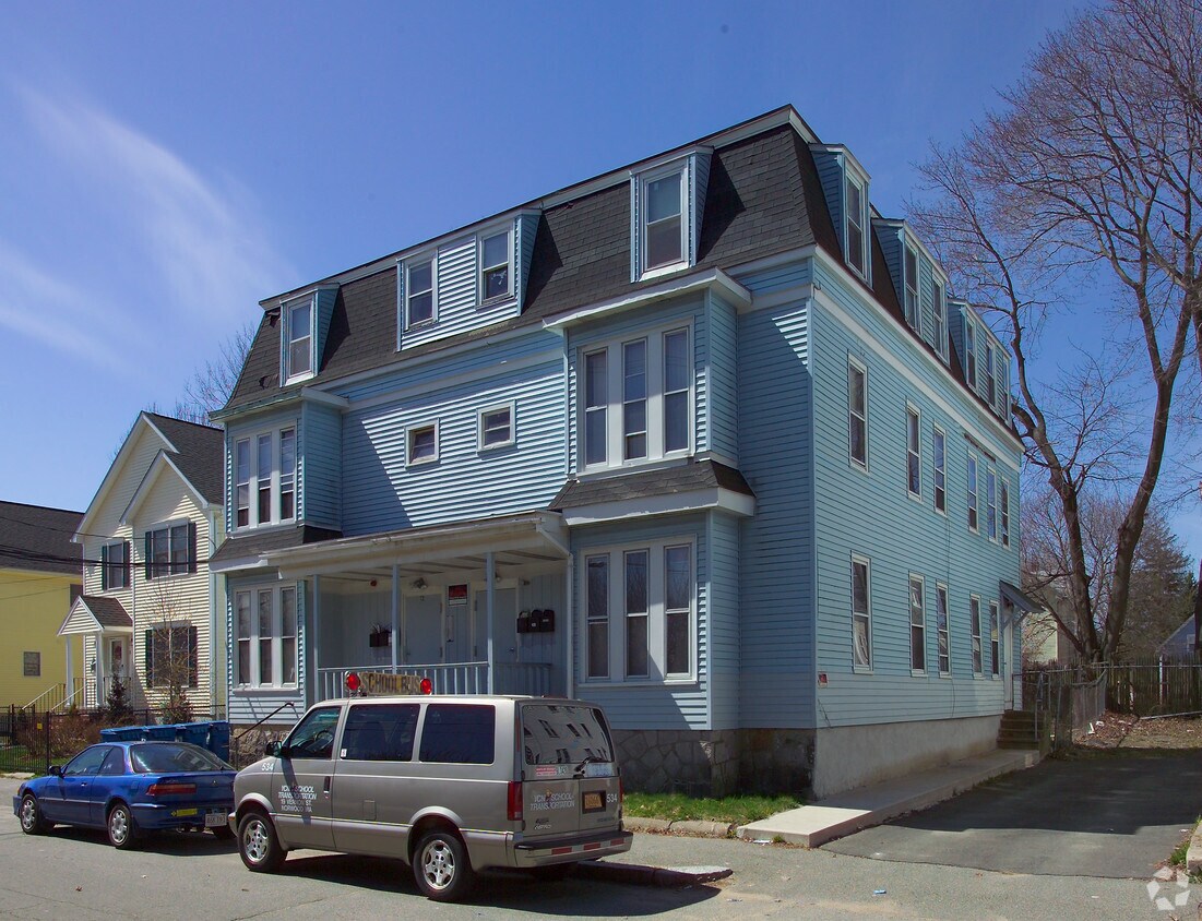 Building Photo - 12 Walnut St