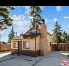 Building Photo - 320 E Tiger Lily Dr