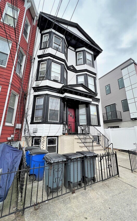 207 Bowers St Unit 3L, Jersey City, NJ 07307 Condo for Rent in Jersey
