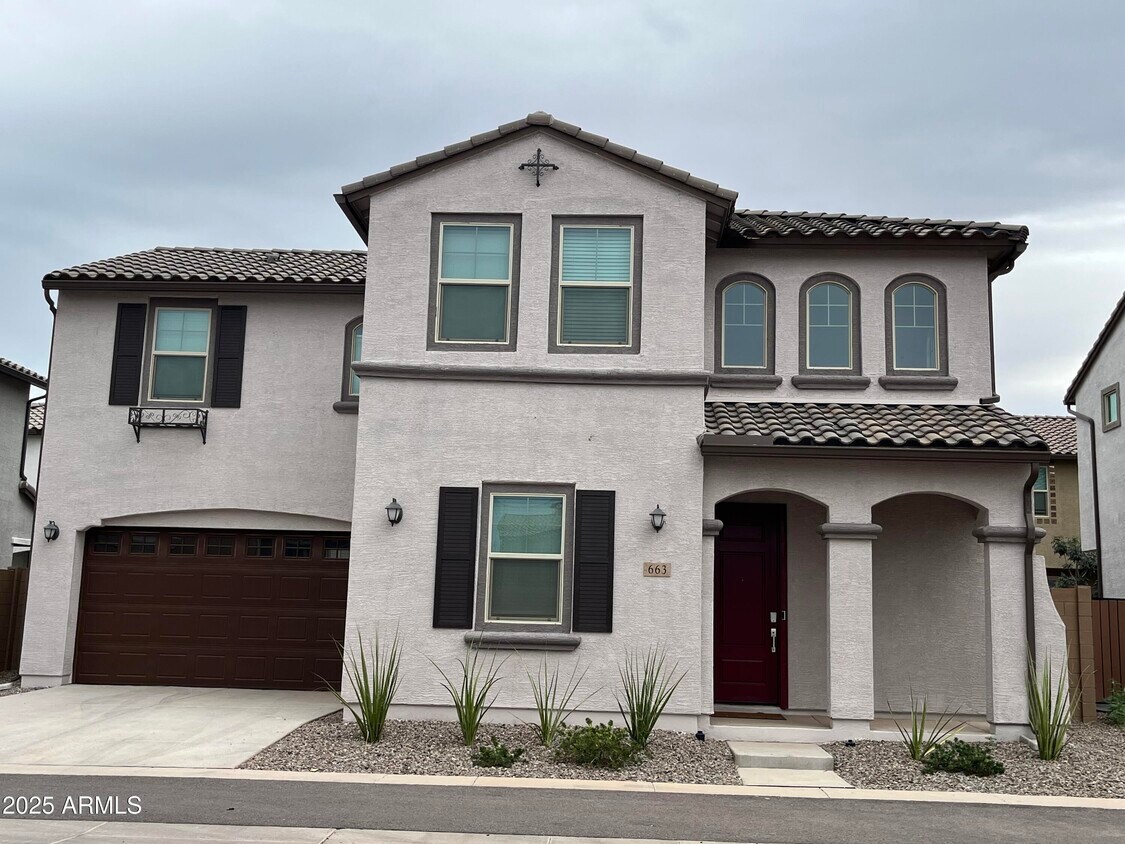 Foto principal - 663 S Beebe St