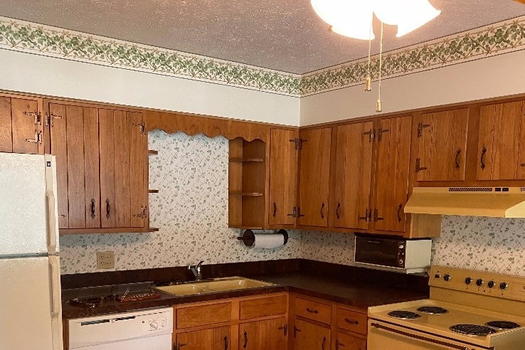kitchen - 315 S Bloomington St