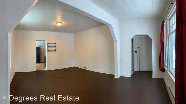 Building Photo - 5028 N Nelson St