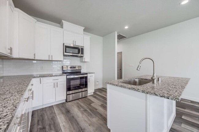 Building Photo - 3-Bed Home with Fenced Yard & Attached Garage in Sunny Side – Denison