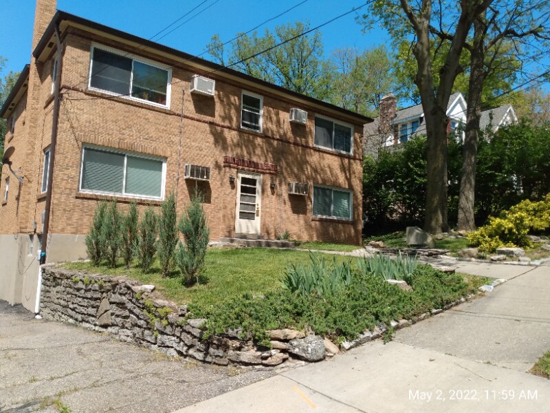 3295 Morrison Ave Unit 1, Cincinnati, OH 45220 Room for Rent in