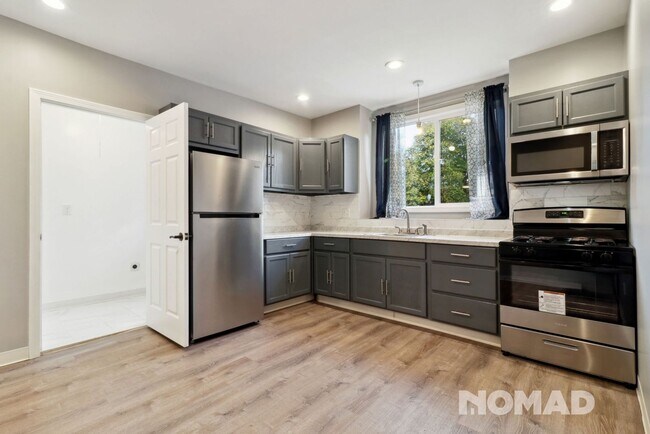 Foto del edificio - 4 Bedroom Duplex in Springfield