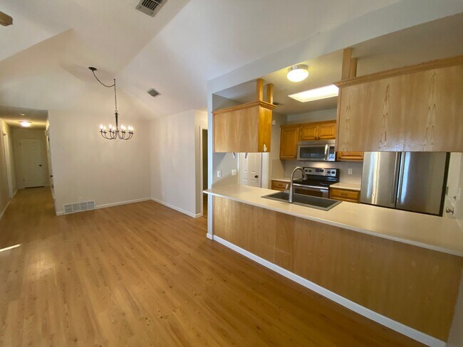 Building Photo - Charming 2 Bedroom, 2 Bath Home with Lovel...