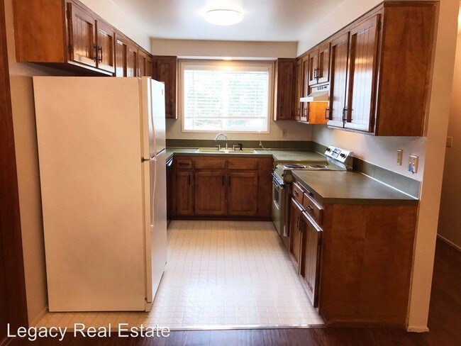 Building Photo - 4703 Whitman Cir NE