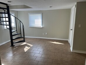 Building Photo - 2205 33rd St