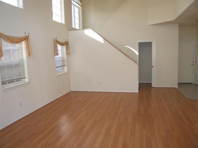 Building Photo - 7412 Tricia Rd NE