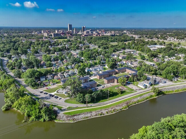 Building Photo - 1823 Griswold Dr