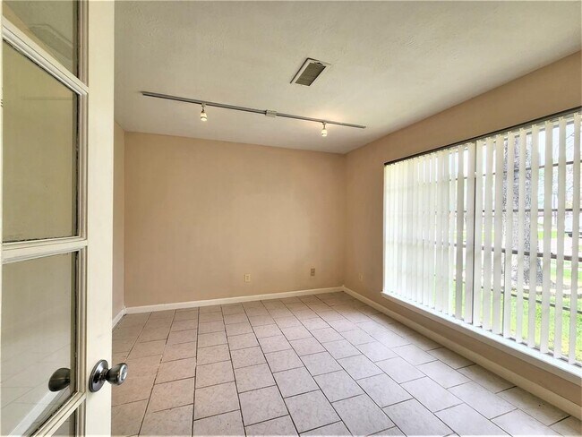 Building Photo - 946 Beachcomber Ln
