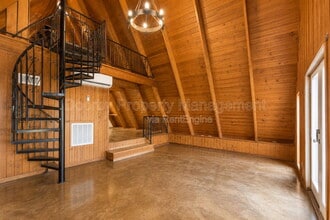 Building Photo - 3109 Ellis Ave