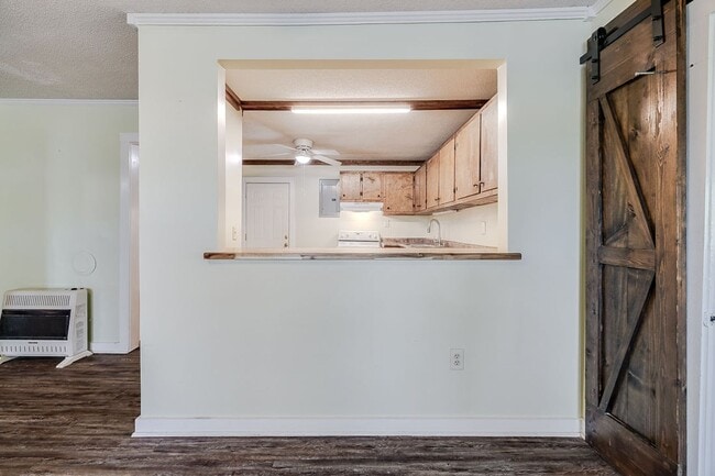 Building Photo - Spacious 3BR Home in Newington – Quiet Living with Room to Enjoy