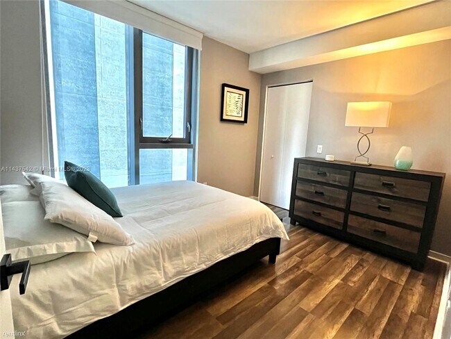 Foto del edificio - 2 br, 2 bath Condo - 31 SE 6th St