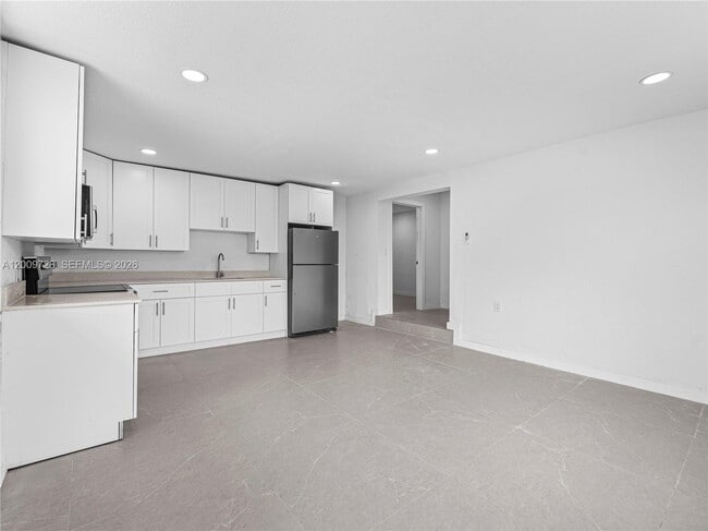 Building Photo - 1370 W 29th St