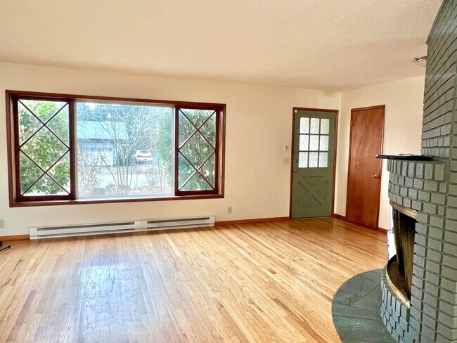Foto del edificio - Classic Mill Park ranch-style home, 3 bedroom, 1 bathroom with large fenced yard