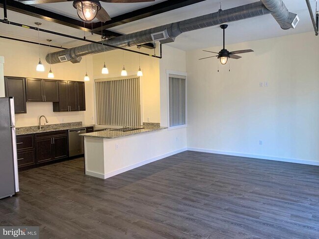 Foto del edificio - 833 N Market St
