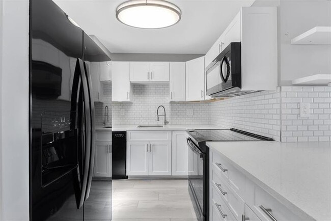 Building Photo - 2555 NE 11th St