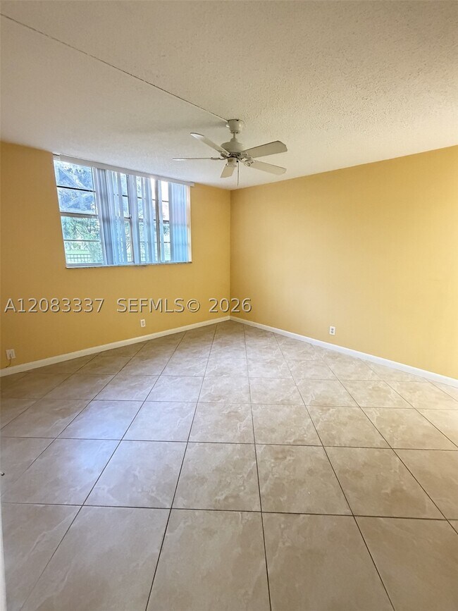 Building Photo - 9949 Sandalfoot Blvd